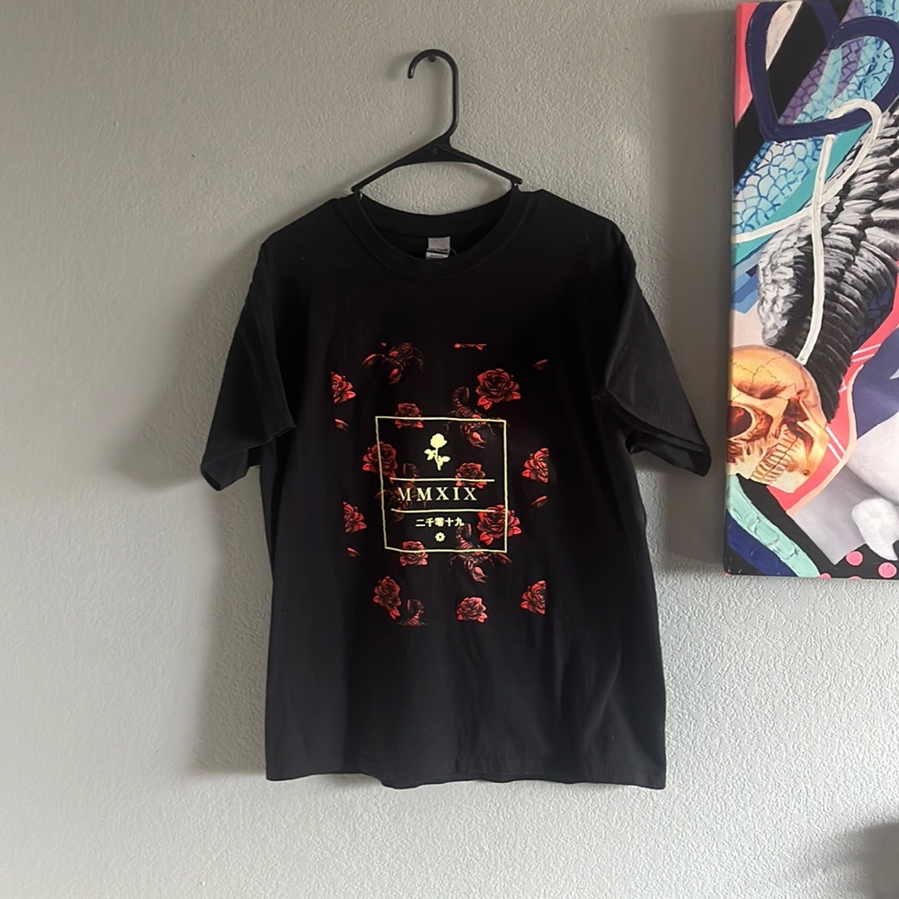 Black graphic T-shirt with roses & scorpions